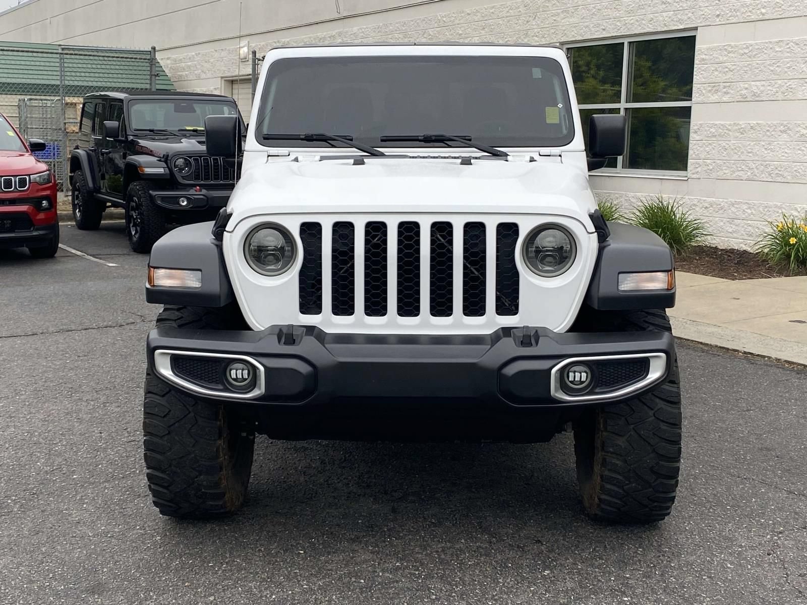 Used 2023 Jeep Gladiator Sport AWD/4WD image 2