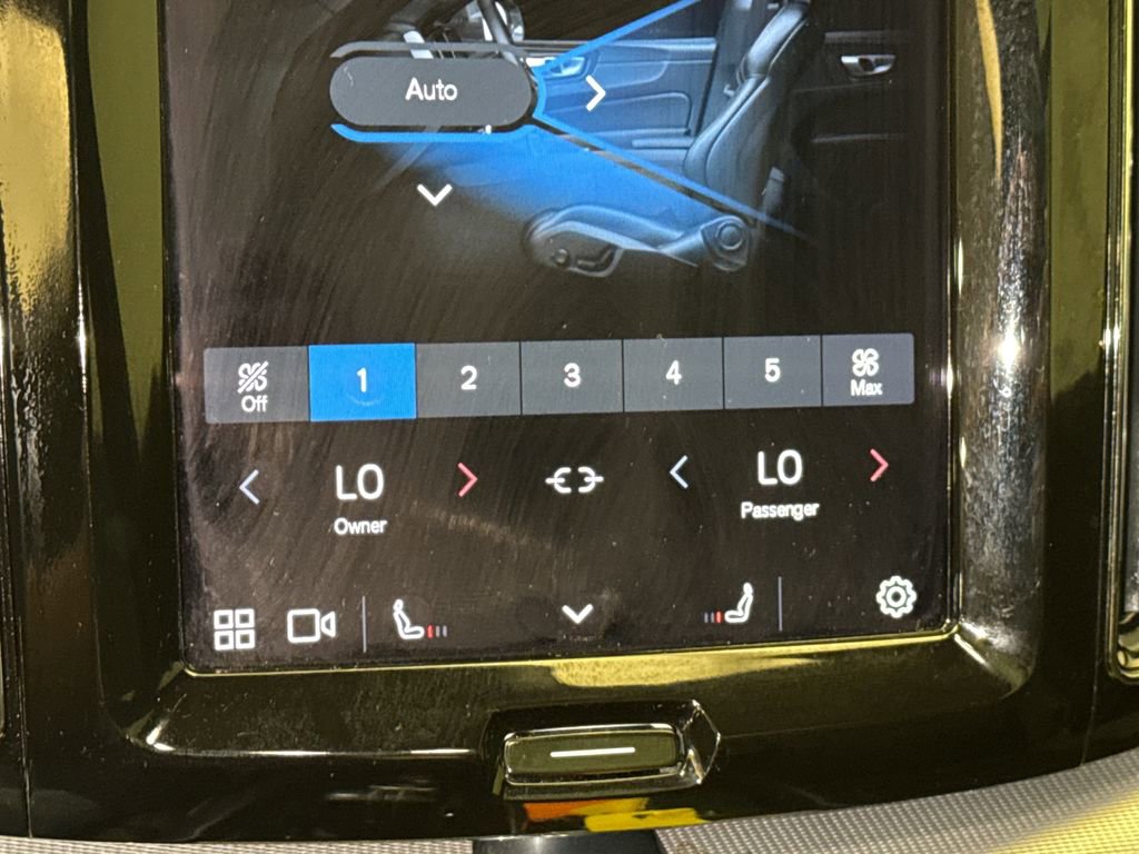 Used 2022 Volvo XC60 B5 R-Design w/ Protection Package Premier image 26