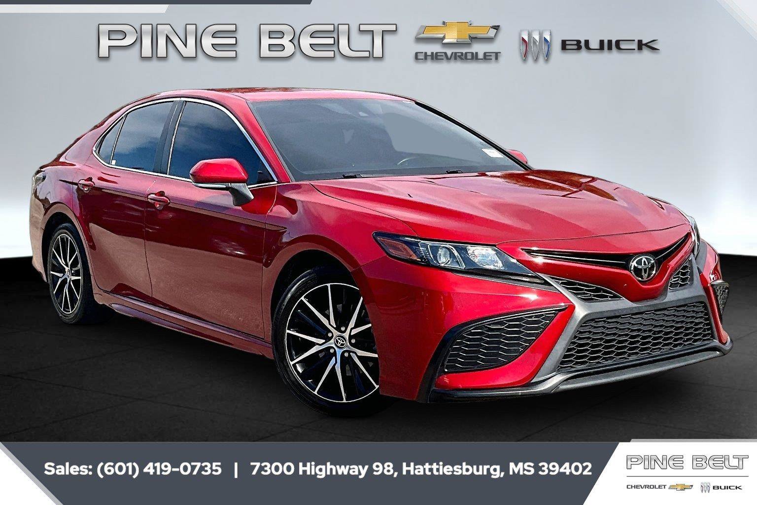 Used 2022 Toyota Camry SE FWD image 1