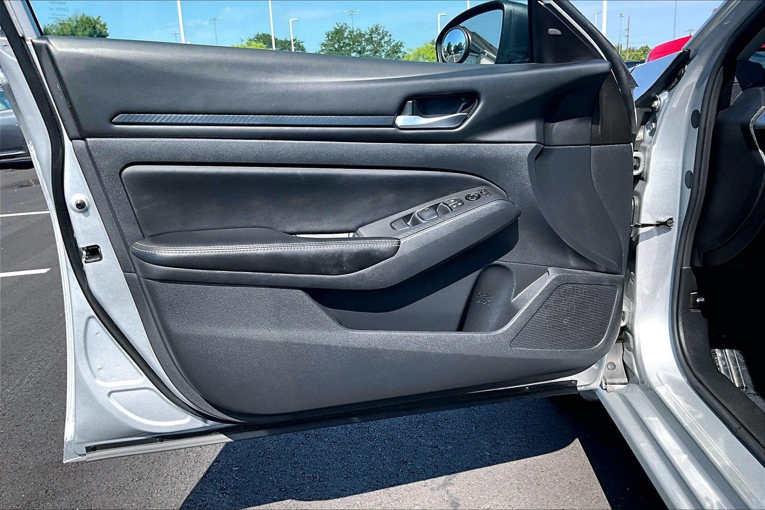 Used 2024 Nissan Altima 2.5 SV AWD/4WD image 21