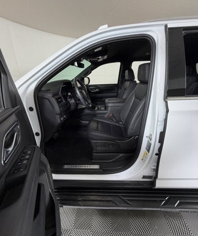 Used 2024 Chevrolet Suburban LT w/ Luxury Package RWD image 10