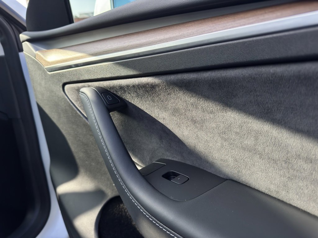 Used 2024 Tesla Model Y Long Range image 29