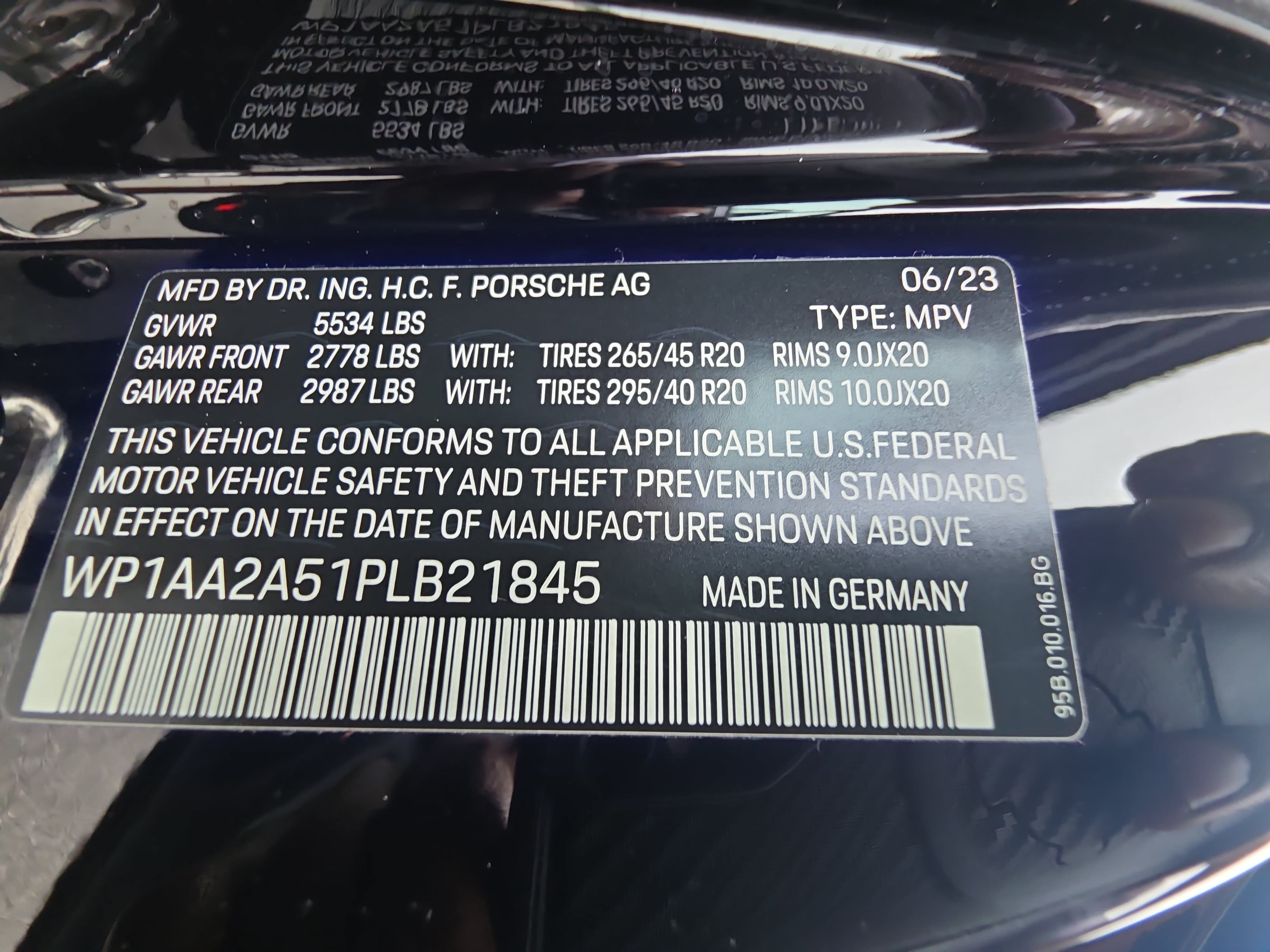 Used 2023 Porsche Macan Turbo AWD/4WD image 36