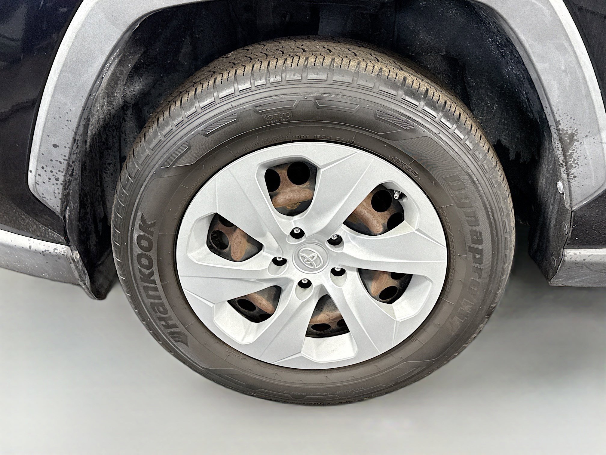 Used 2020 Toyota RAV4 LE image 37