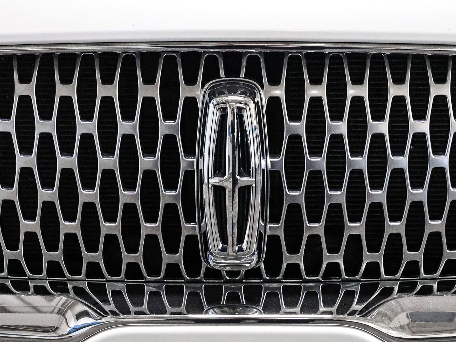 Certified 2022 Lincoln Nautilus AWD w/ Premium Package image 13