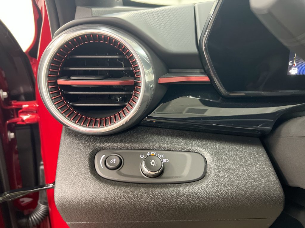 New 2026 Chevrolet Trax RS w/ Sunroof Package FWD image 18