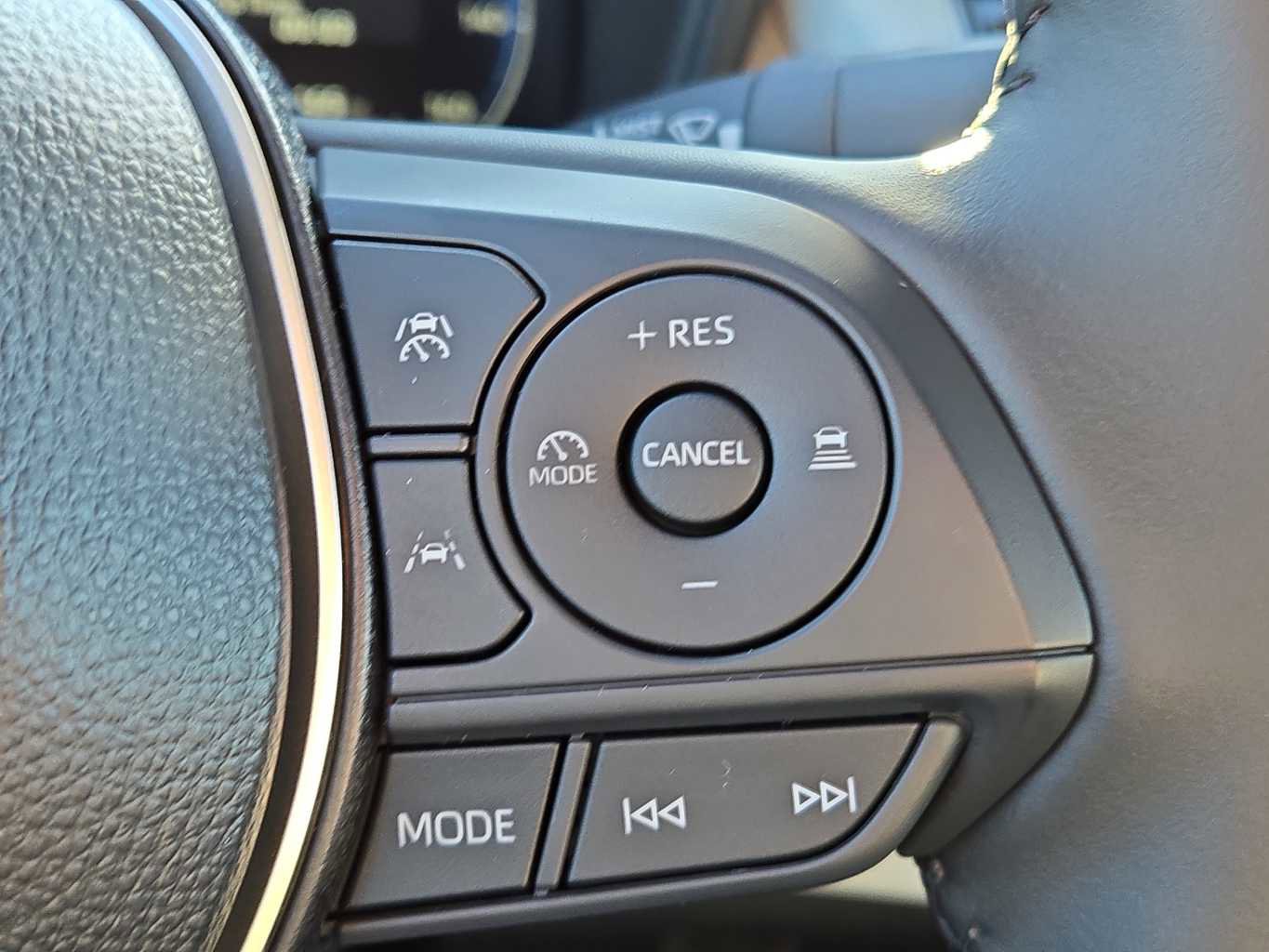 Used 2026 Toyota Corolla SE w/ SE Package image 47