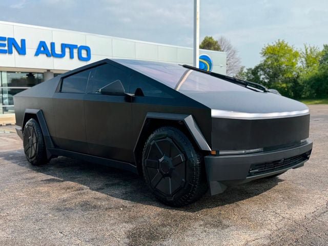 Used 2024 Tesla Cybertruck AWD Crew Cab image 4