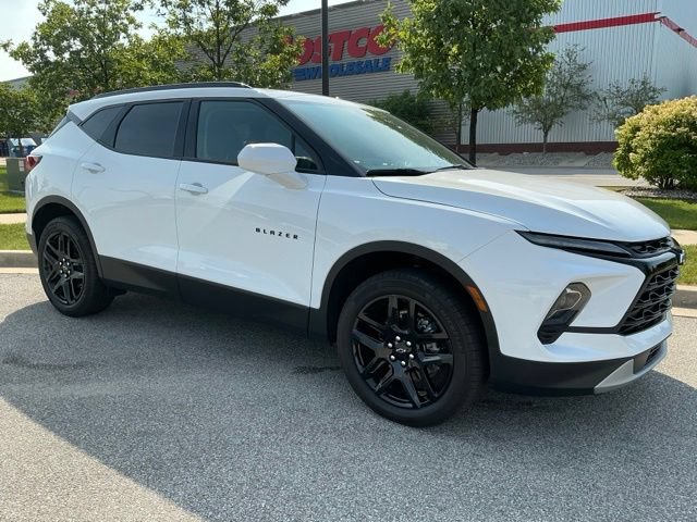 Used 2024 Chevrolet Blazer LT w/ Convenience Package FWD image 2