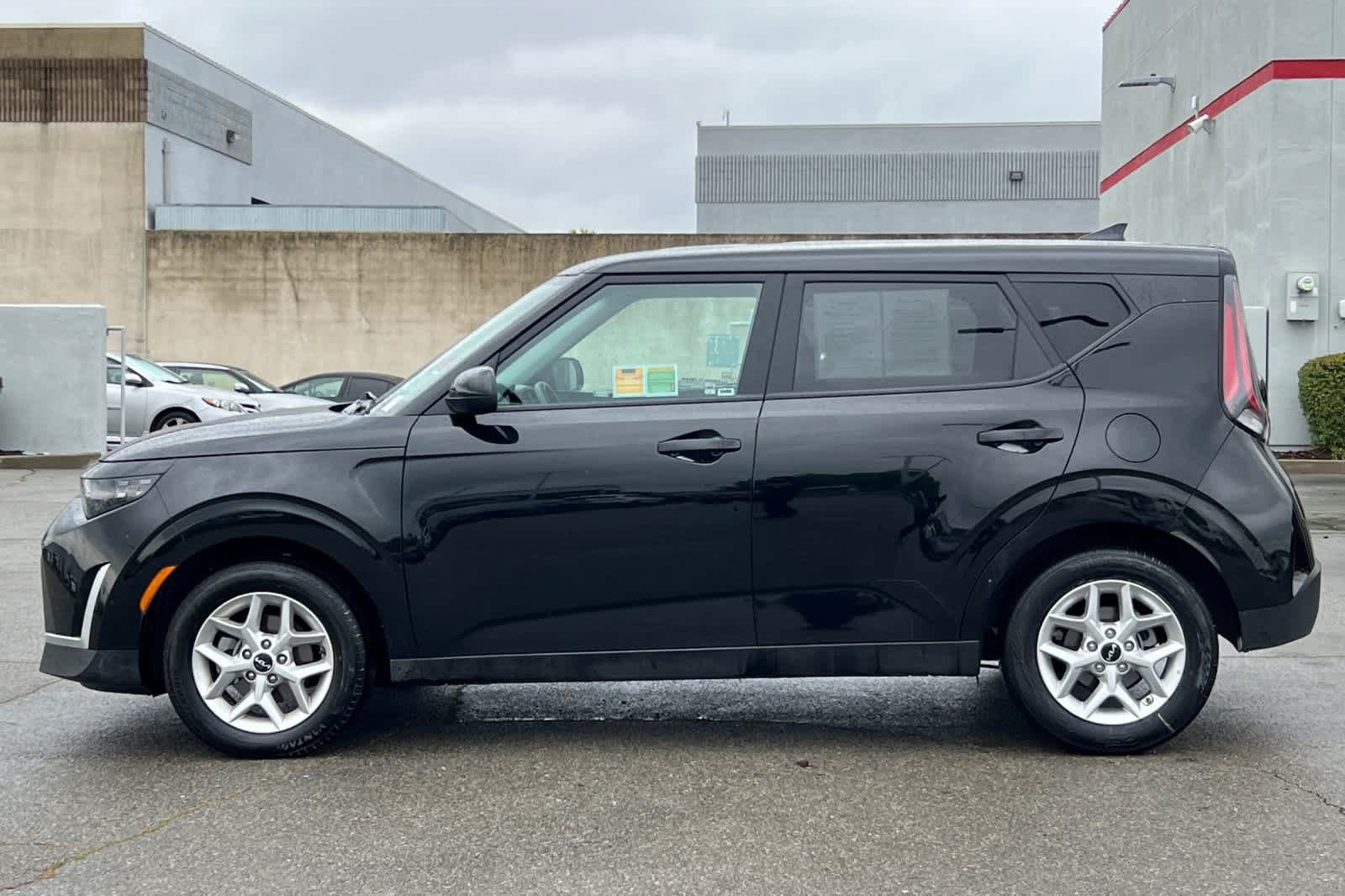 Used 2025 Kia Soul LX w/ LX Technology Package FWD image 9