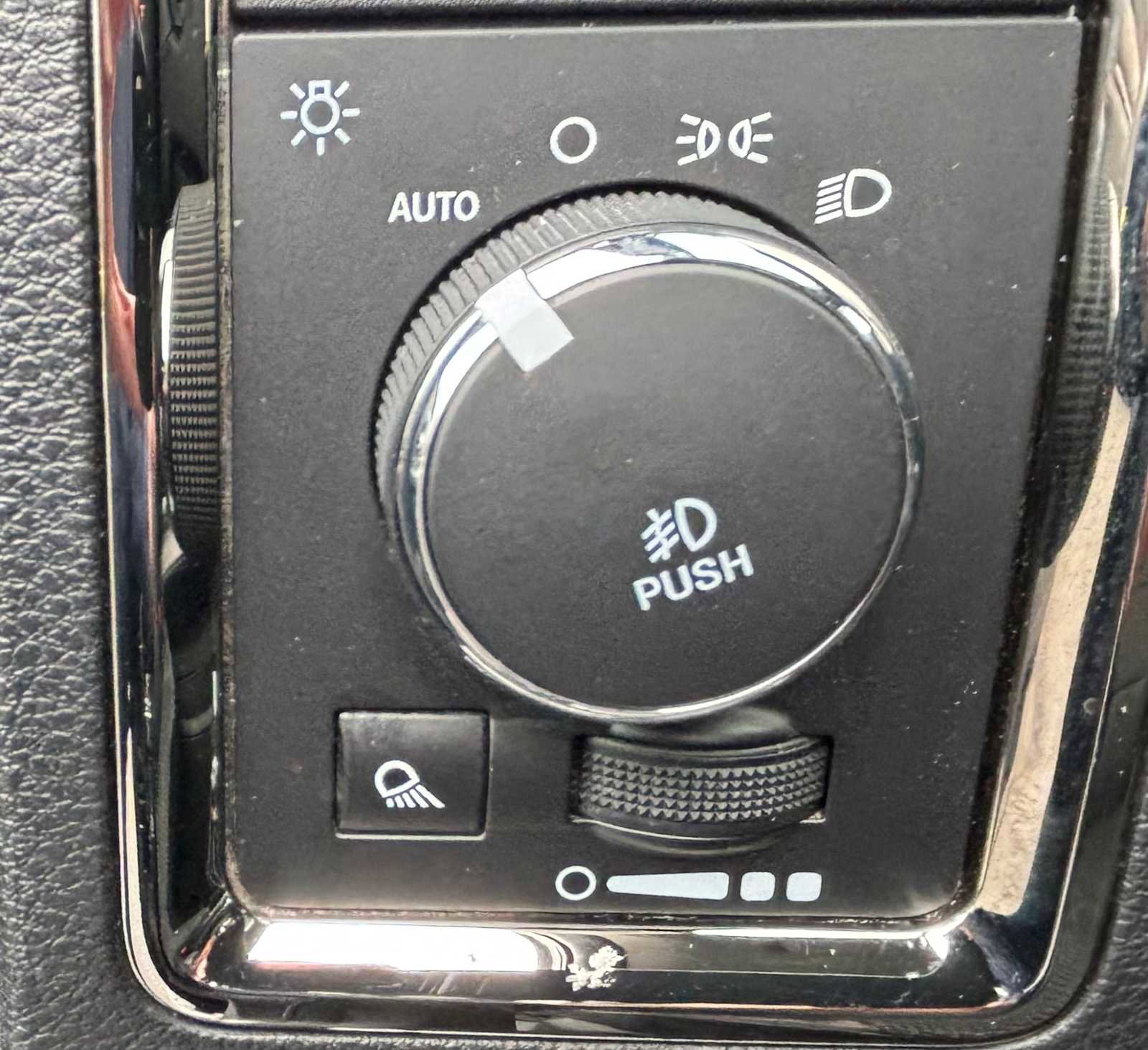 Used 2018 RAM 1500 Sport w/ Sport Premium Group image 17