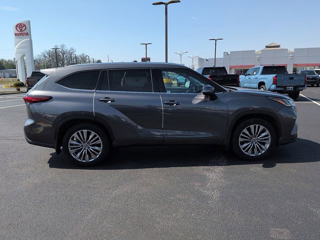 Used 2022 Toyota Highlander Platinum image 8