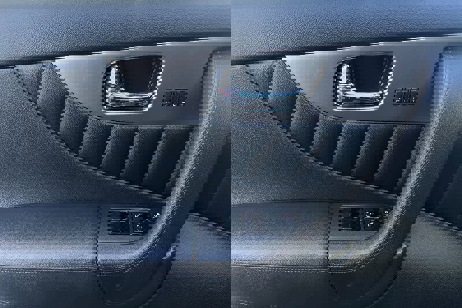 Used 2017 INFINITI QX70 AWD w/ Premium Package image 12