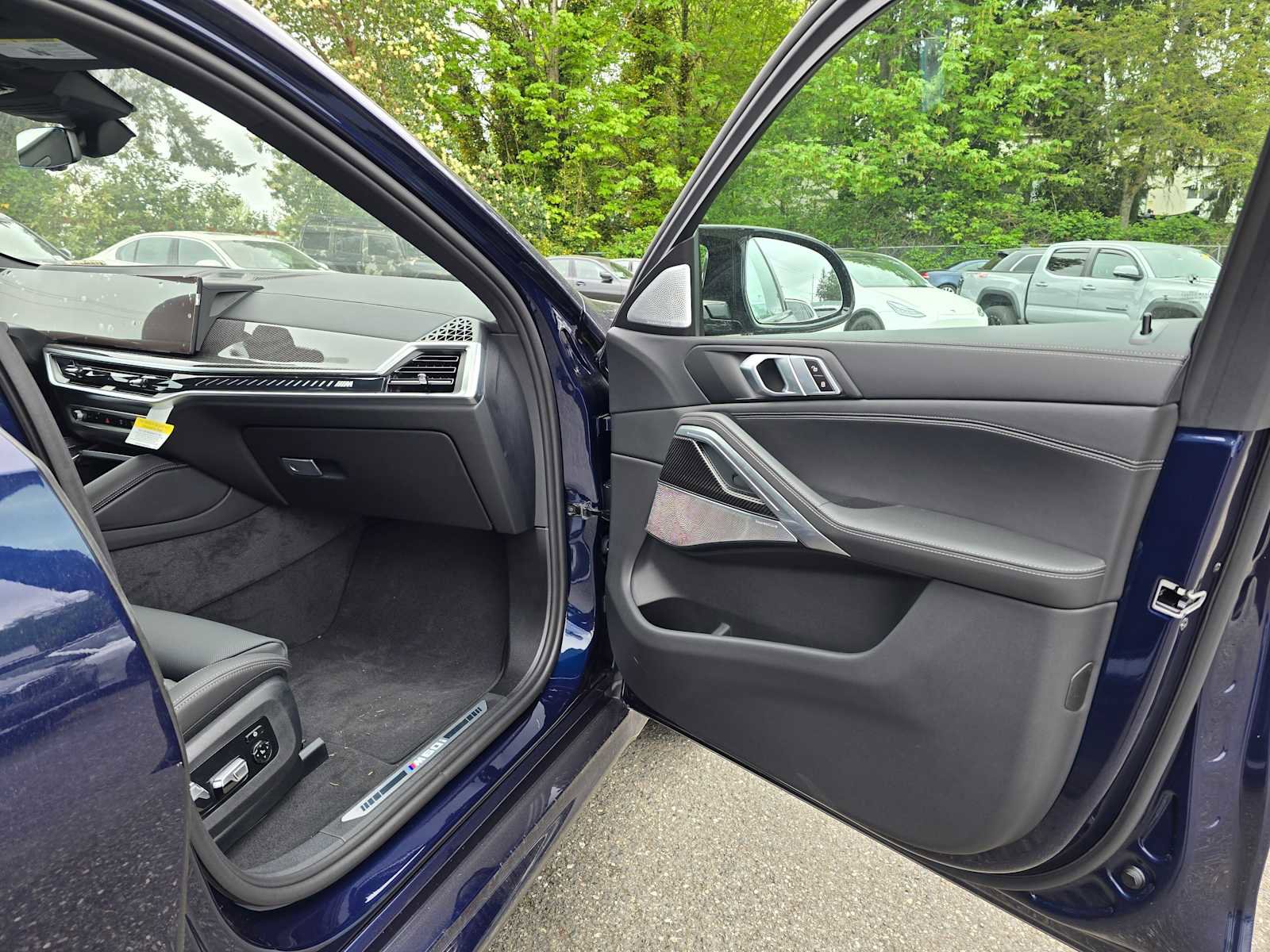 New 2025 BMW X6 M60i image 10