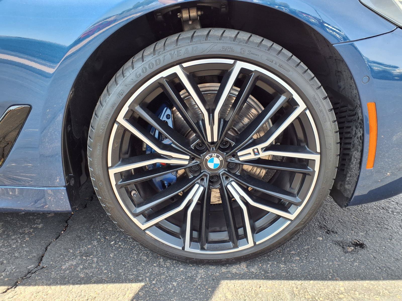 Used 2021 BMW 530e w/ M Sport Package RWD image 9