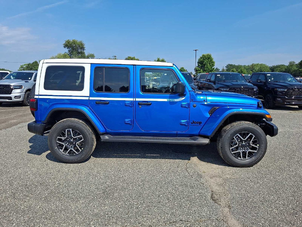 New 2027 Jeep Wrangler Unlimited Sahara w/ Whitecap Package AWD/4WD image 9