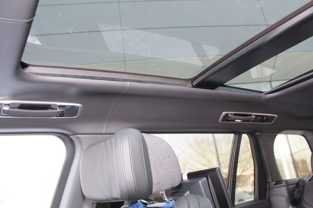 New 2026 Land Rover Range Rover SV image 19