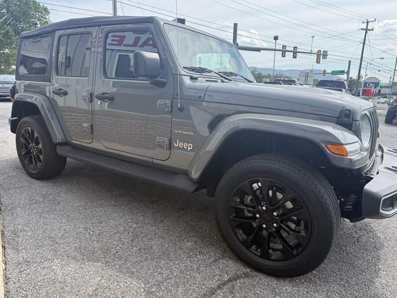 Used 2023 Jeep Wrangler Unlimited Sahara AWD/4WD image 22