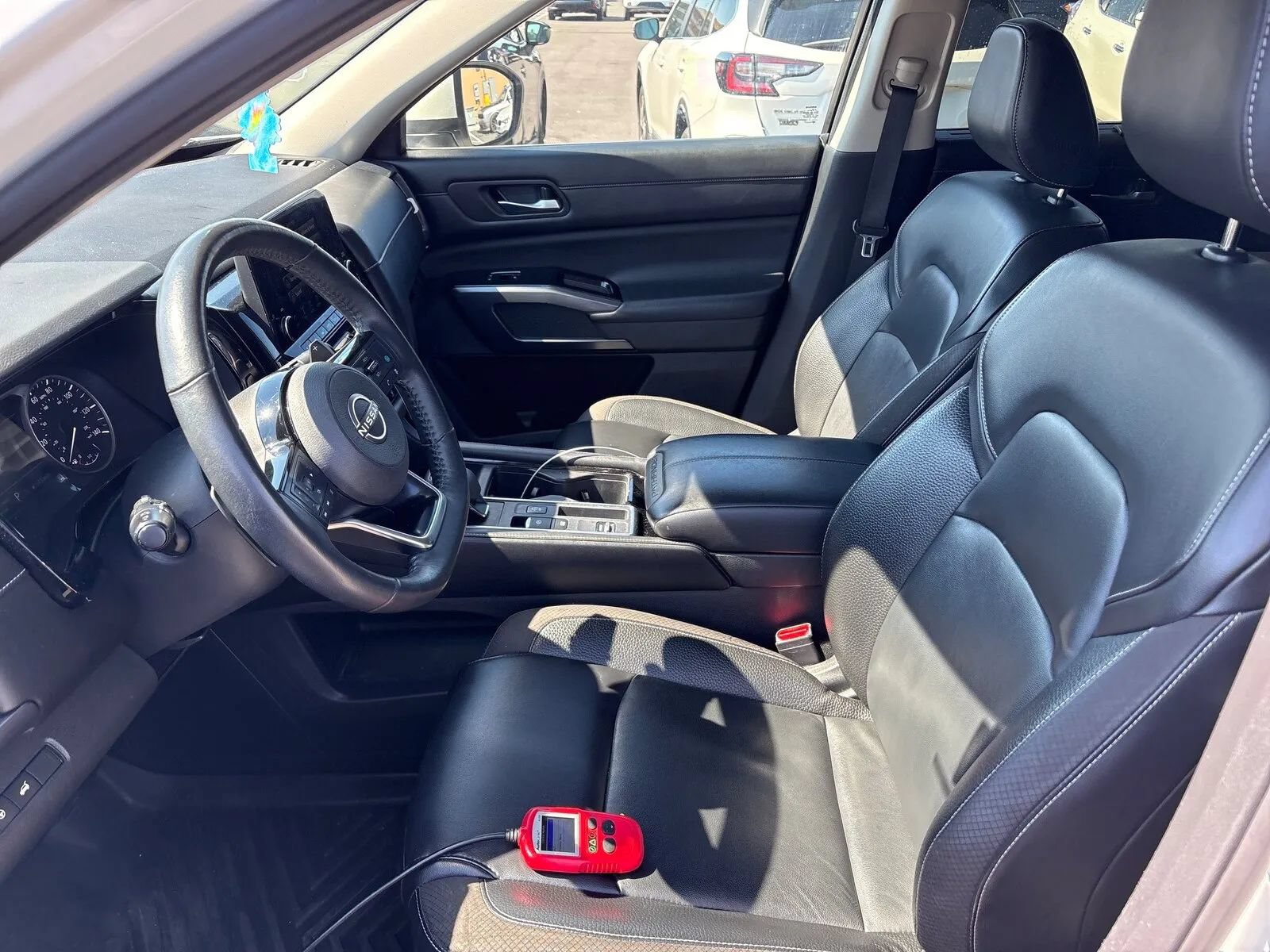 Used 2022 Nissan Pathfinder SL FWD image 4