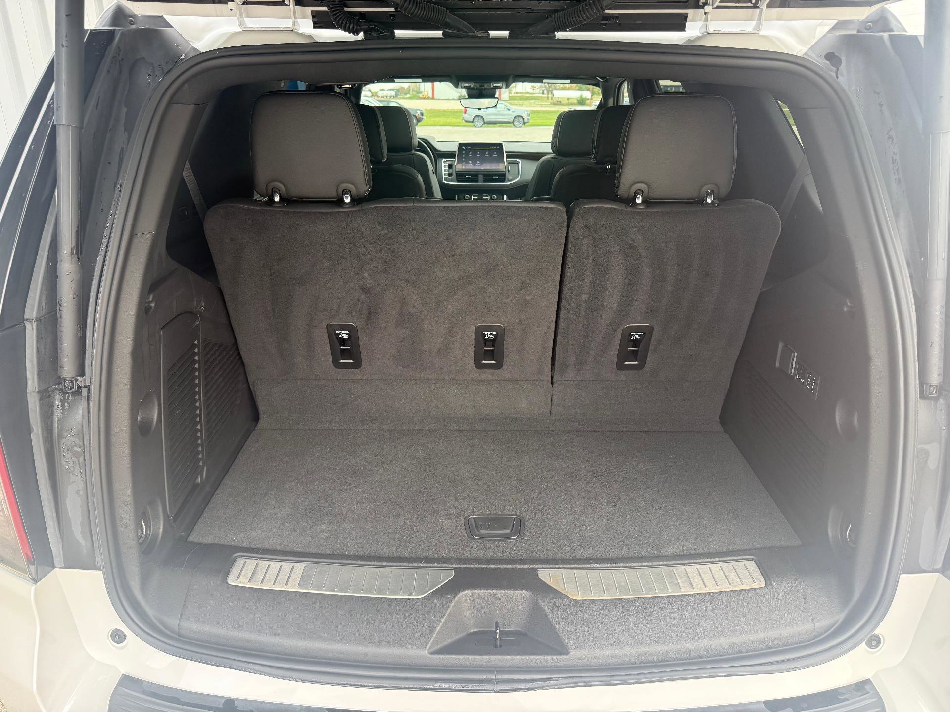 Used 2024 Chevrolet Tahoe Premier w/ Premium Package image 19