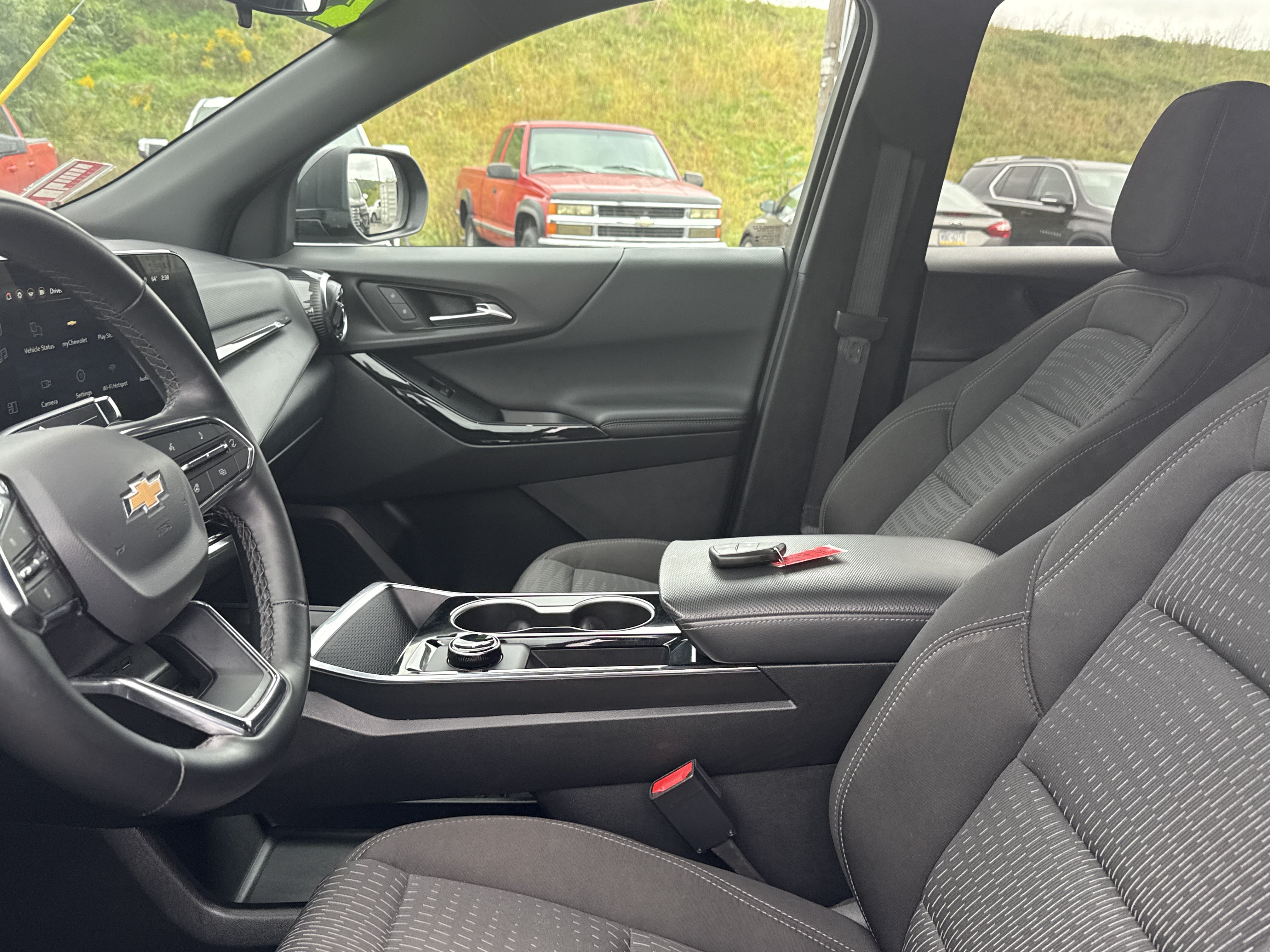 Used 2026 Chevrolet Equinox LT AWD/4WD image 12