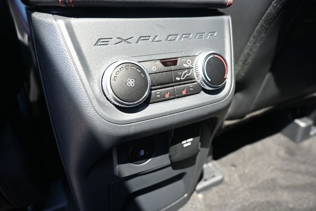 Used 2025 Ford Explorer ST AWD/4WD image 27