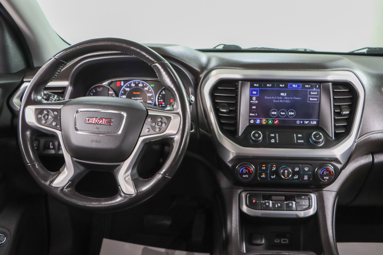 Used 2022 GMC Acadia SLT w/ Technology Package FWD image 17