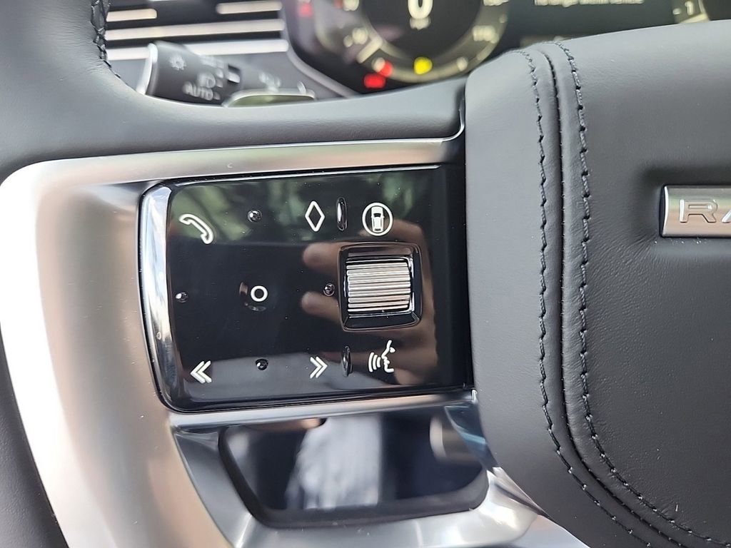 Used 2025 Land Rover Range Rover SE AWD/4WD image 19