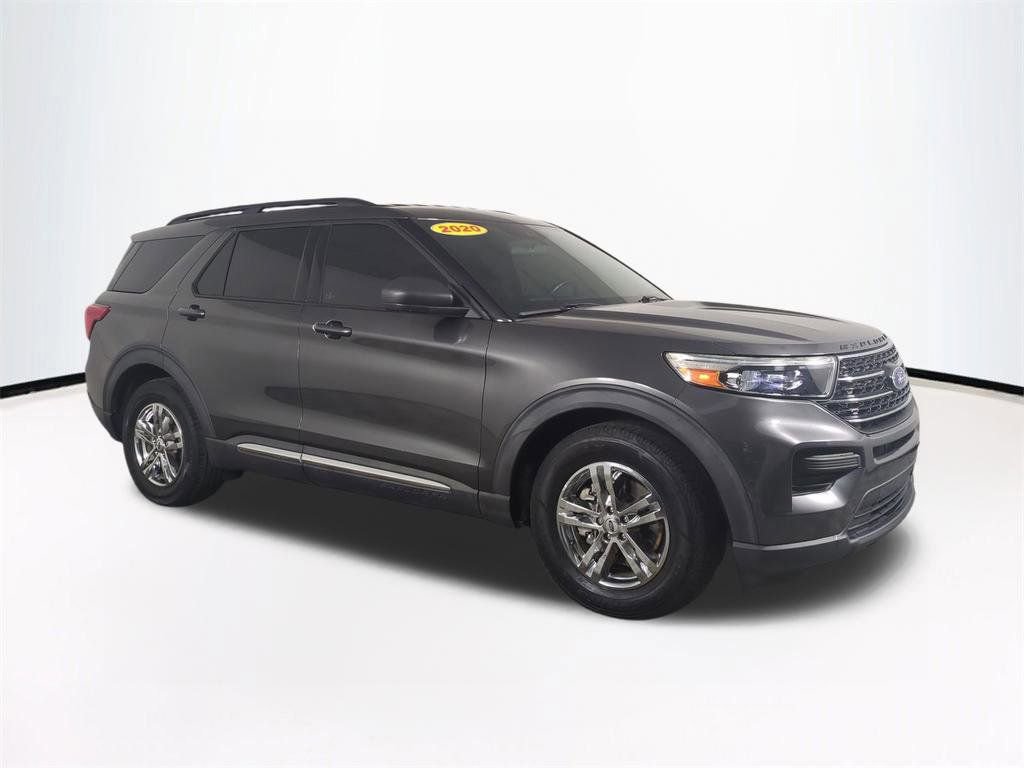 Used 2020 Ford Explorer XLT image 2