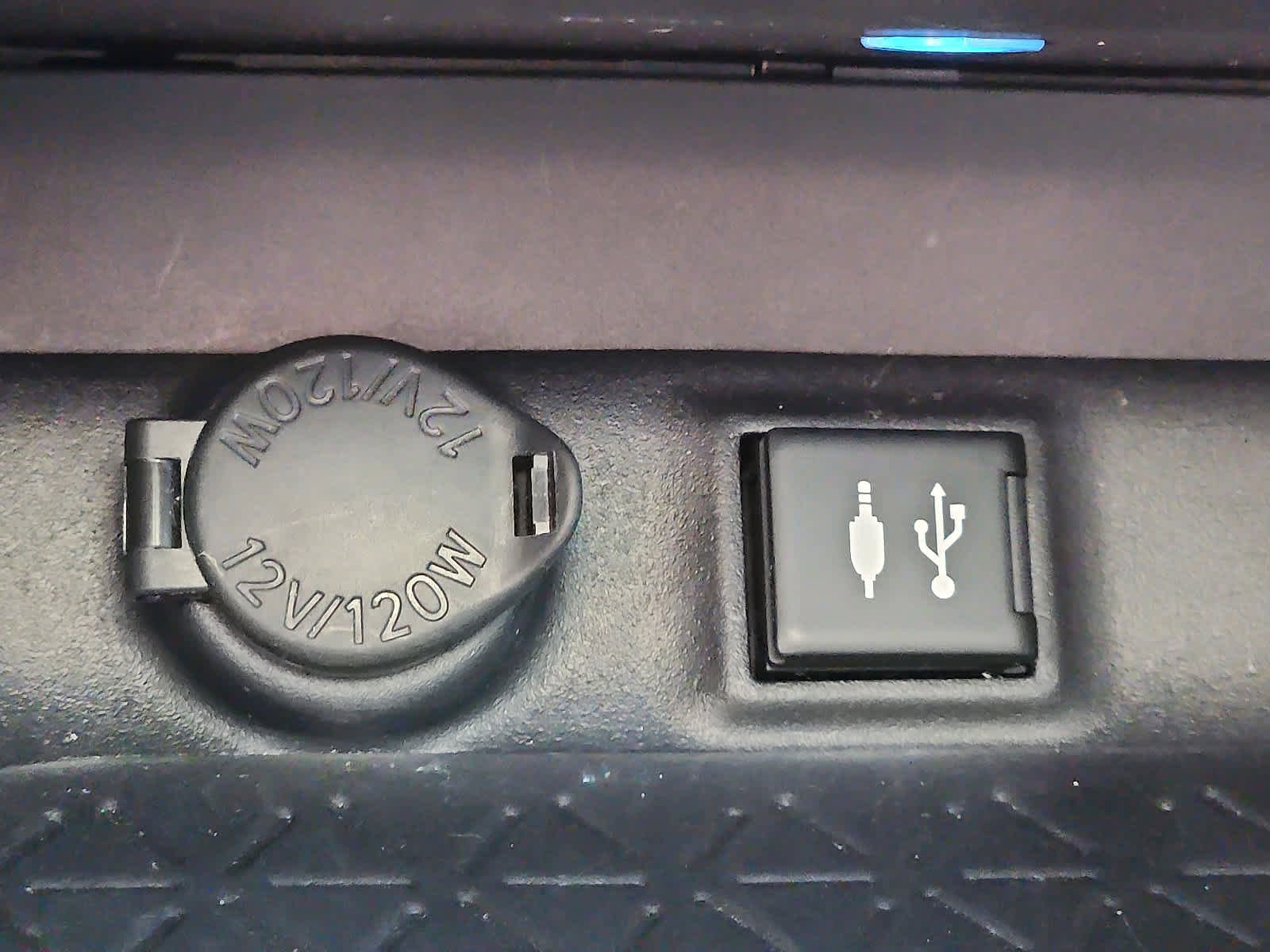 Used 2019 Toyota RAV4 XSE image 25