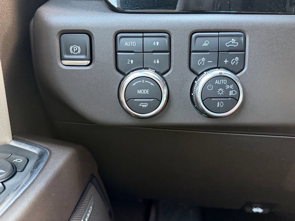 Used 2024 GMC Sierra 1500 SLT w/ SLT Premium Plus Package AWD/4WD image 25