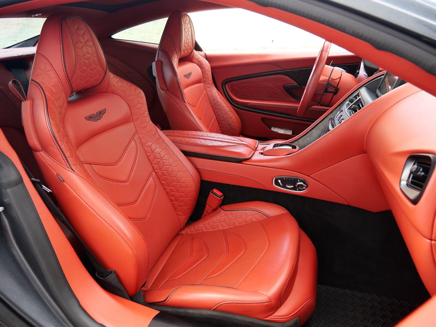 Used 2019 Aston Martin DBS Superleggera image 12