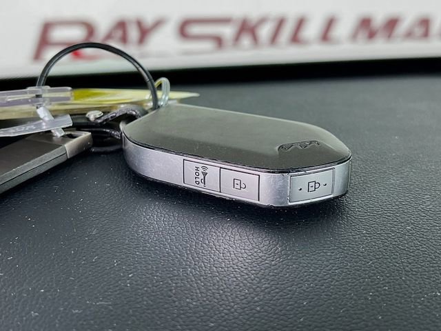 Used 2024 Kia Sorento S image 12