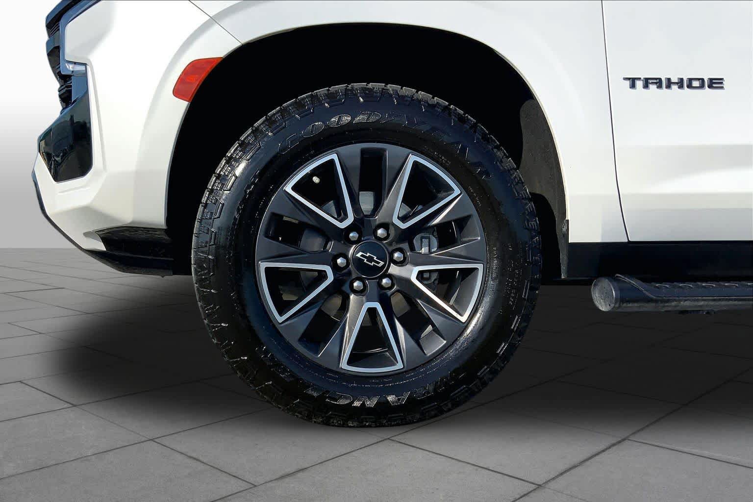 Used 2023 Chevrolet Tahoe Z71 w/ Luxury Package AWD/4WD image 11