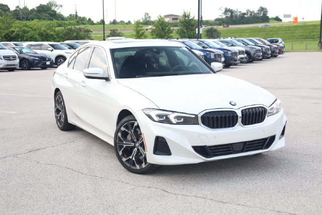 Used 2025 BMW 330i xDrive Sedan w/ Premium Package AWD/4WD image 2