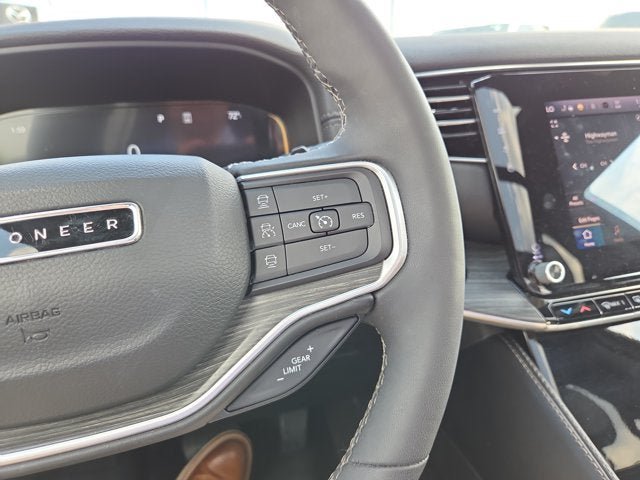 Used 2024 Jeep Wagoneer L Series III w/ Premium Group I AWD/4WD image 21
