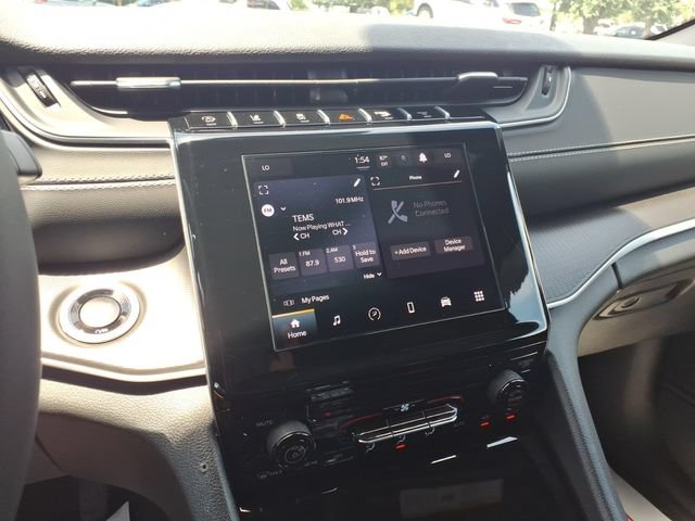 Used 2025 Jeep Grand Cherokee Laredo RWD image 19
