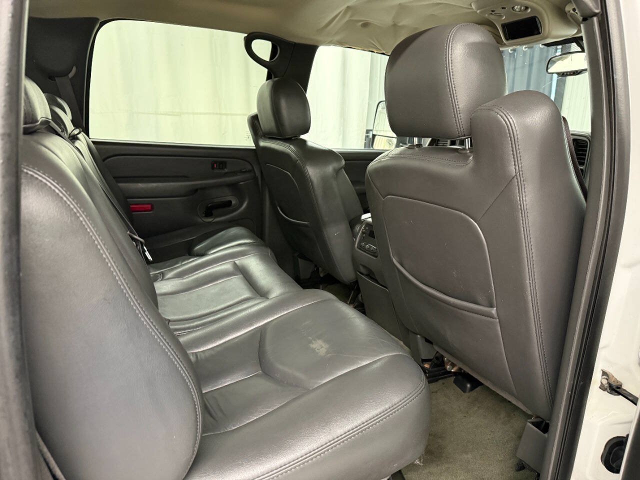 Used 2006 Chevrolet Silverado 3500 LT w/ Onstar Plus Package RWD image 10