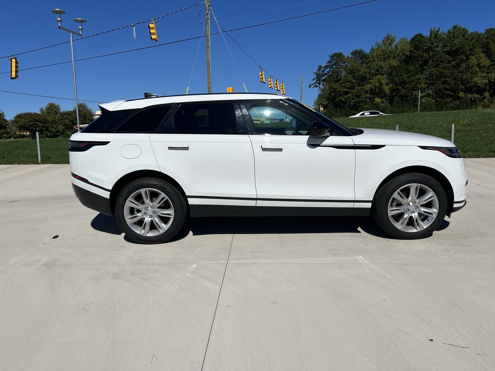 Used 2026 Land Rover Range Rover Velar S AWD/4WD image 8