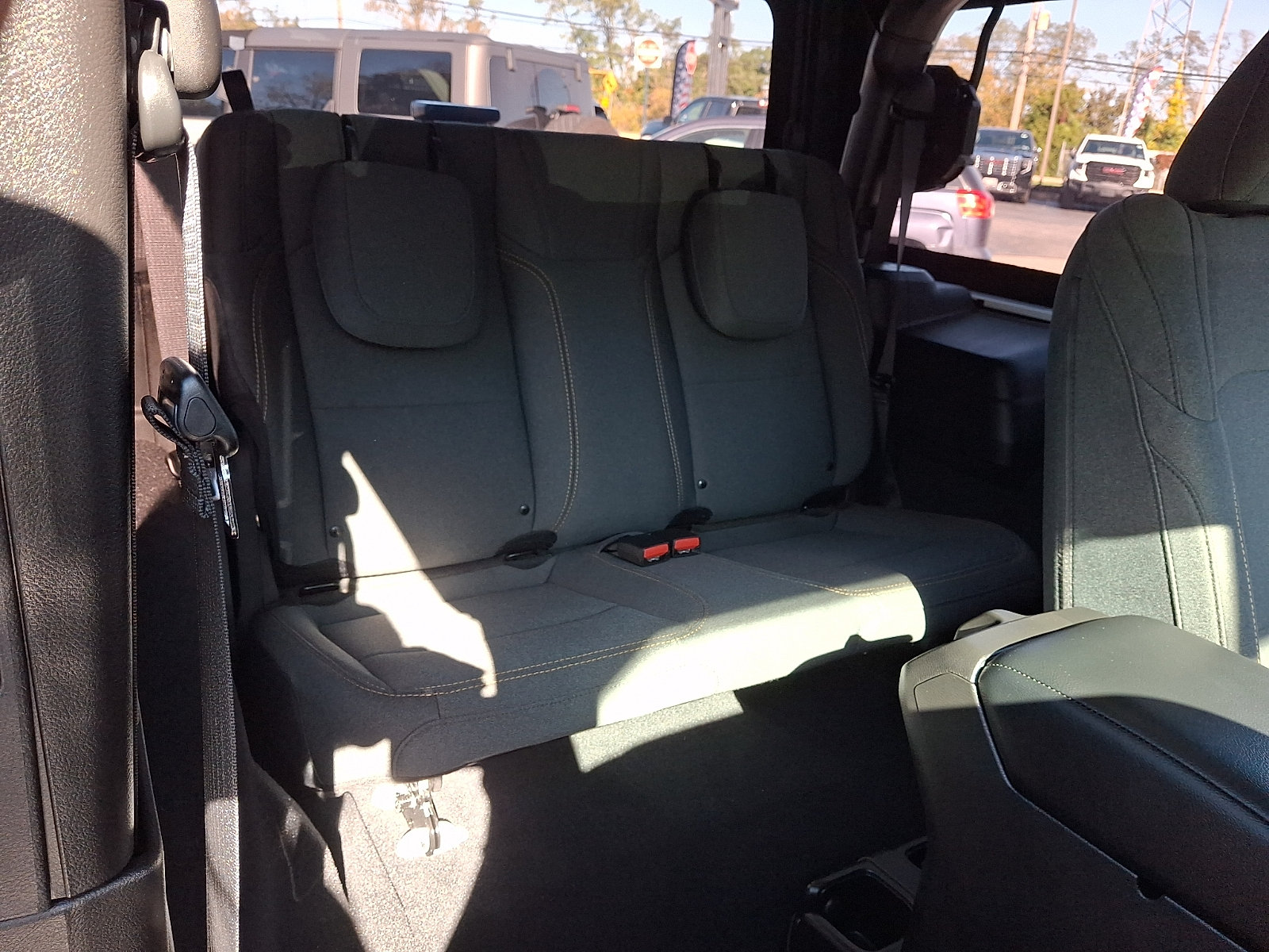 Used 2025 Jeep Wrangler Sport AWD/4WD image 10
