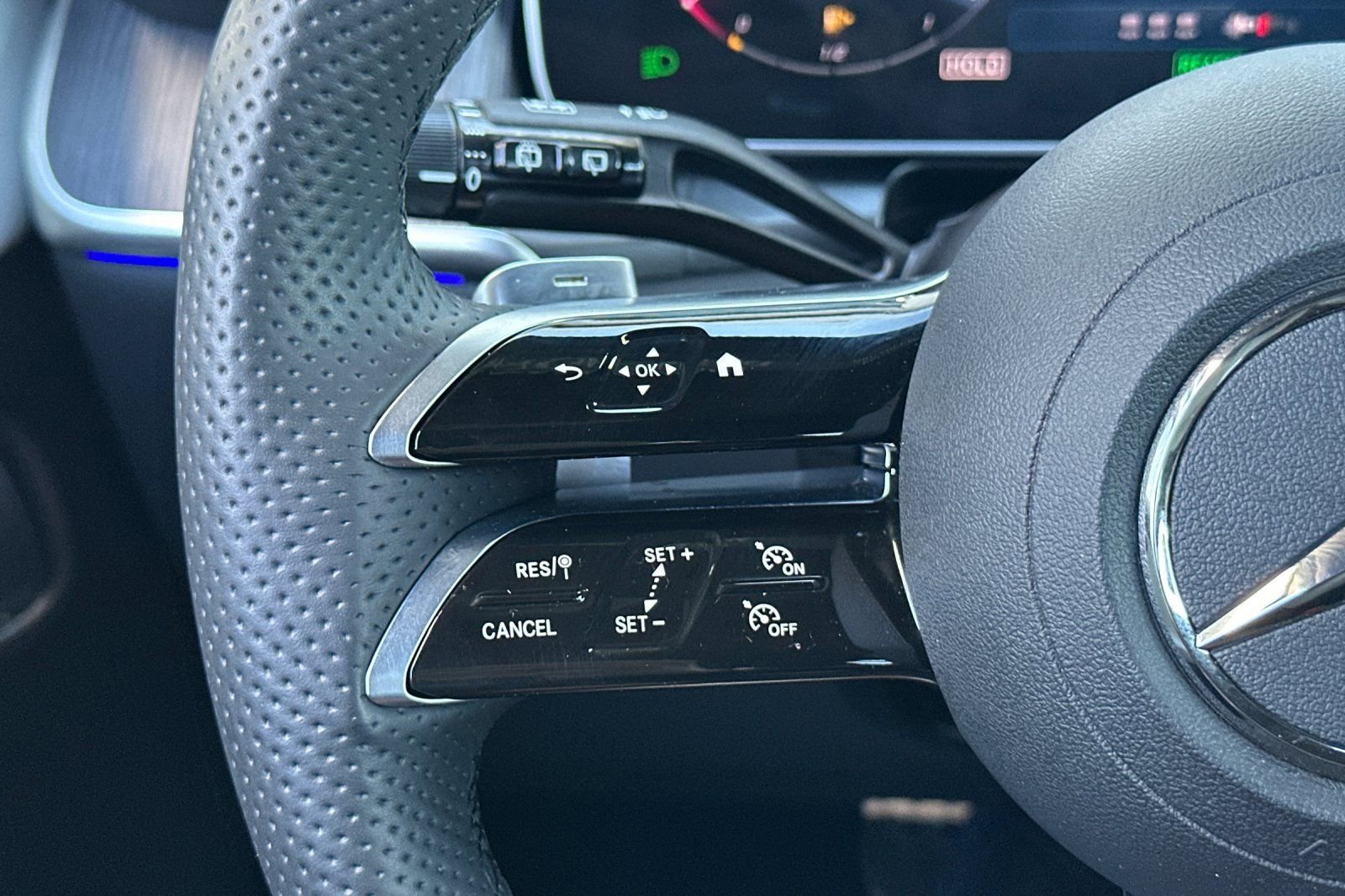 Used 2025 Mercedes-Benz GLC 350e 4MATIC image 29