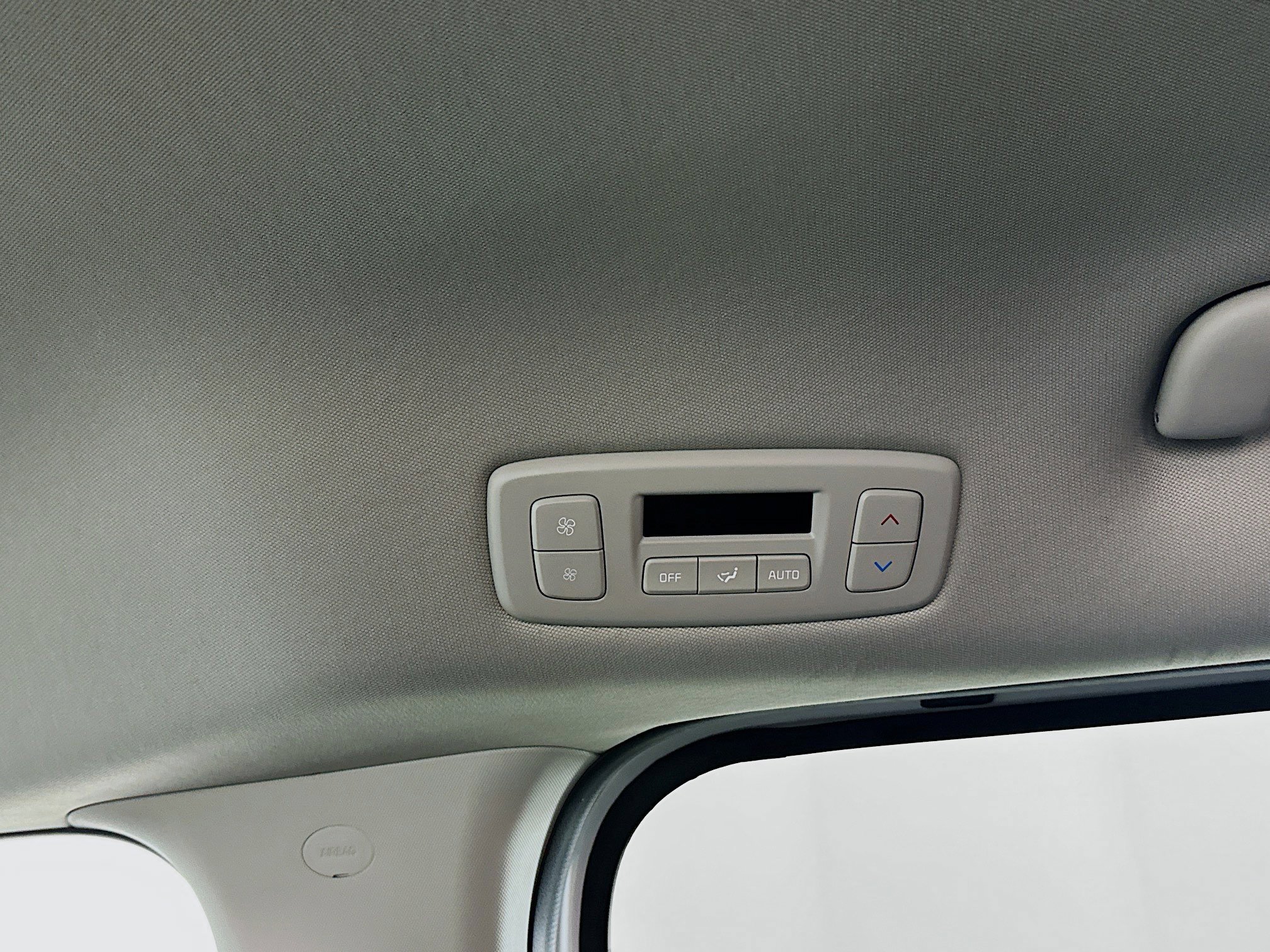 Used 2025 Kia Carnival FWD image 27
