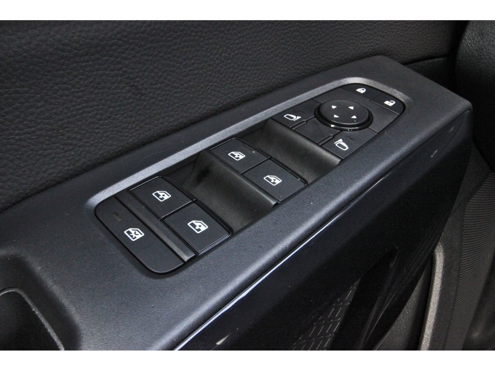 Certified 2025 Nissan Pathfinder SV w/ SV Premium Package FWD image 23