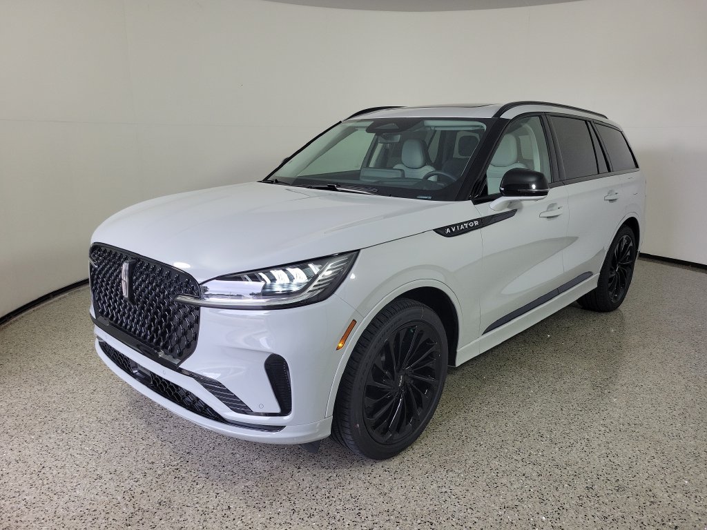 New 2027 Lincoln Aviator Reserve w/ Luxury Package RWD image 2