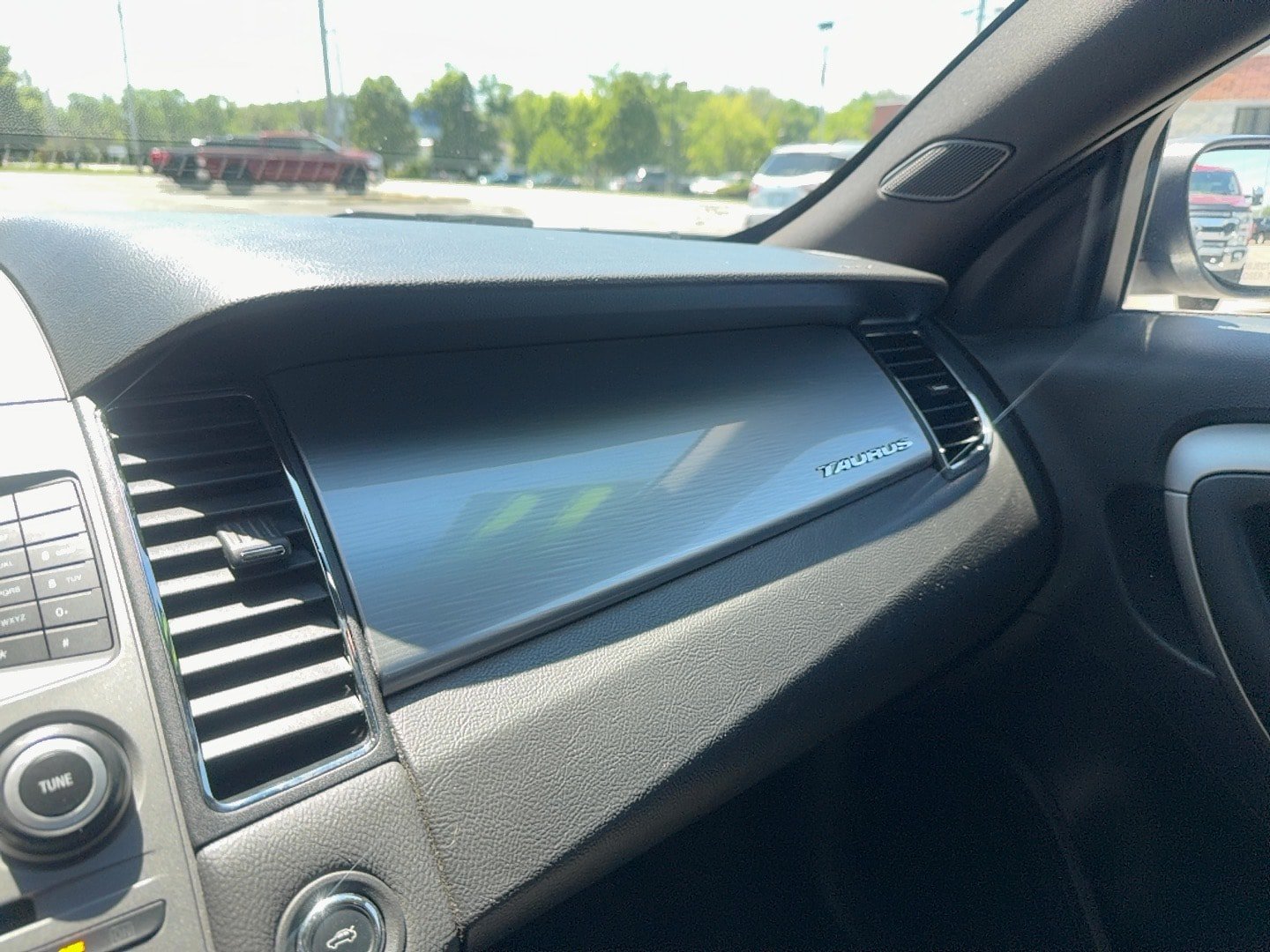 Used 2017 Ford Taurus SEL FWD image 20