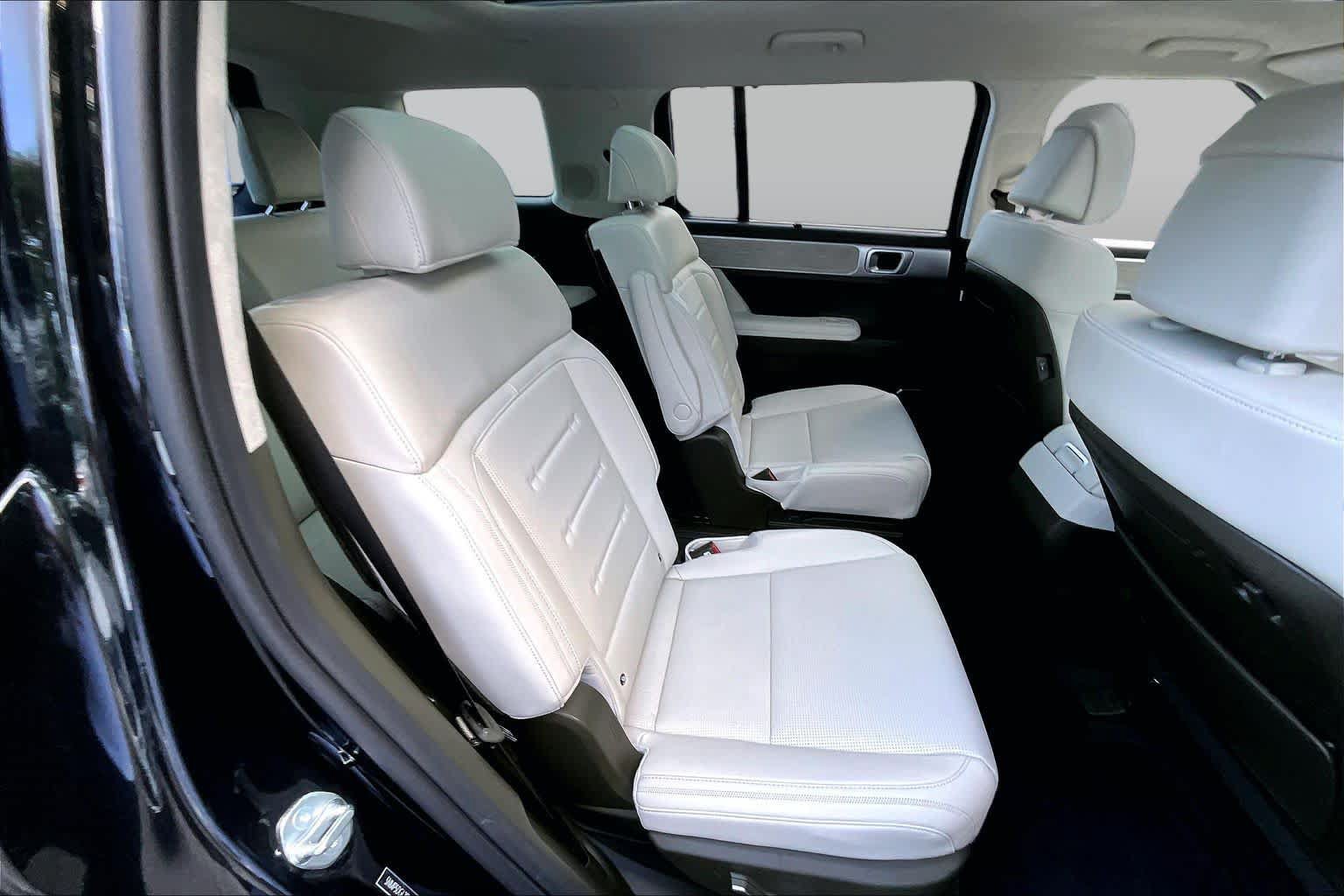 Used 2025 Hyundai Santa Fe Calligraphy AWD/4WD image 19