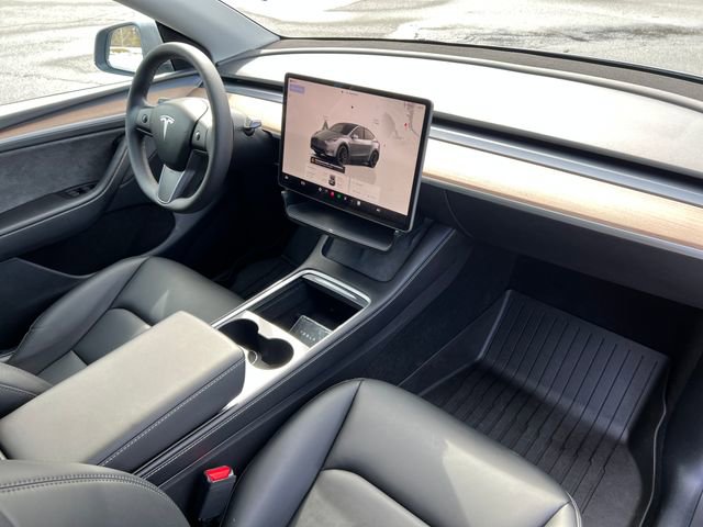 Used 2024 Tesla Model Y Performance image 38