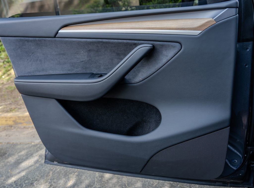 Used 2023 Tesla Model Y Long Range image 14