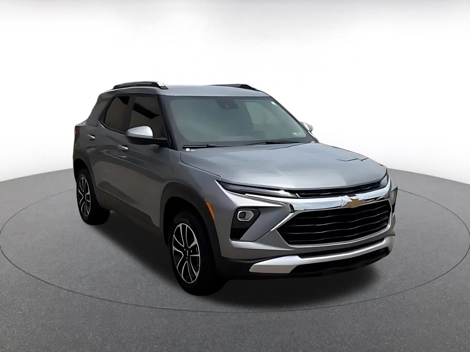 Used 2025 Chevrolet TrailBlazer LT AWD/4WD image 3