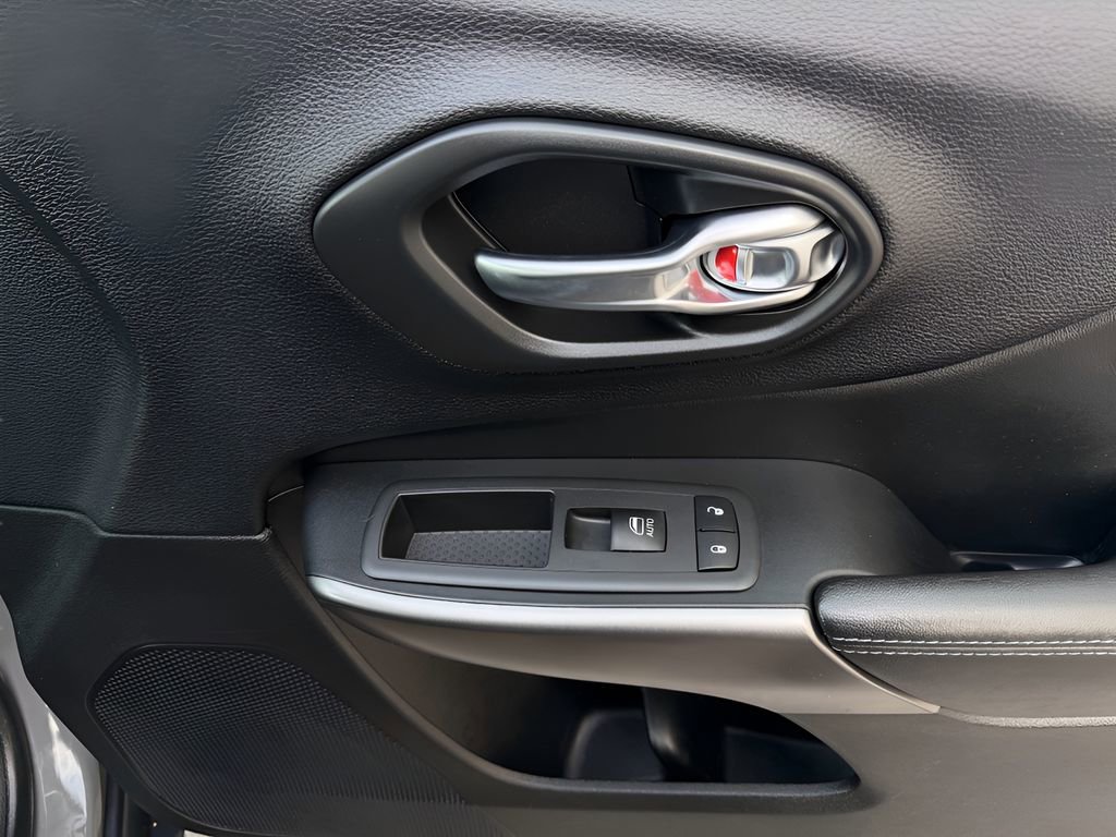 Used 2020 Jeep Cherokee Latitude Plus image 30